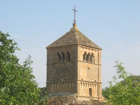 Templomtorony, Ameugny, Saône-et-Loire, Bourgogne, Franciaország. Templomtorony, Ameugny, Saône-et-Loire, Bourgogne, Franciaország.